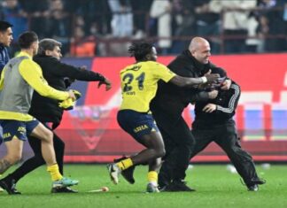 Хаос на турското дерби!!! Барди спречуваше поголем инцидент (ВИДЕО)