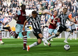 Њукасл со гол во последната минута го комплетираше неверојатниот пресврт над Вест Хем