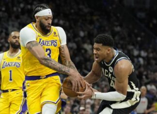 Лејкерси без Леброн го совладаа Милвоки, нов даб-дабл на Дончиќ