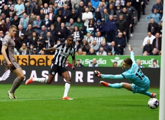 Њукасл го „торпедира“ Тотенхем