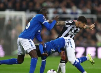 Евертон му зема бод на Њукасл во самата завршница