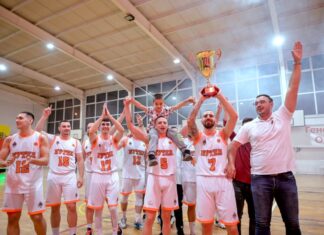 Бутел со шампионски трофеј ја круниса сезоната