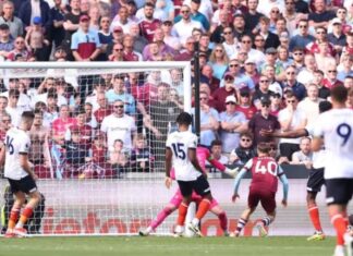 Премиер лига: Барнли испадна, Лутон пред испаѓање, Тотенхем остана во трка за ЛШ