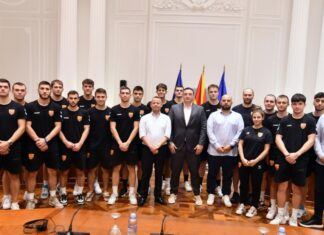 Македонските младинци по одличниот настап на ЕП на прием кај министерот, Ристовски