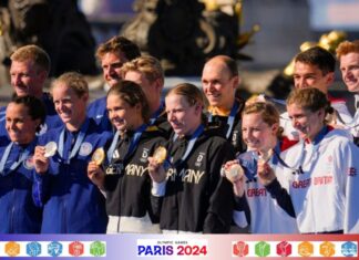 Германските триатлонци златни во трката во мешани парови