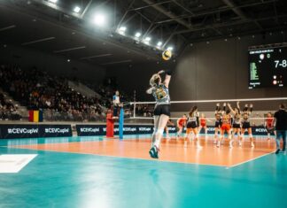 Одбојкарките на Работнички домаќинки на романскиот Алба Блаж