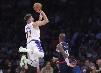 Дончиќ пак ги предводеше Лејкерски до победа во дербито на ЛА (ВИДЕО)