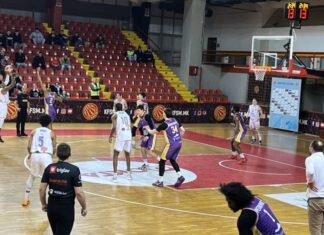 Феникс е последниот патник во плеј-офот