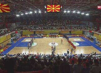 Моќно испеана македонската химна во преполната кумановска сала (ВИДЕО)