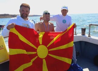 Евгениј Поп Ацев направи голем подвиг препливувајќи го Ла Манш