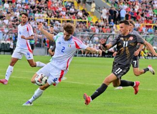 Младите македонски фудбалери и со играч повеќе поразени од Италија (ВИДЕО)