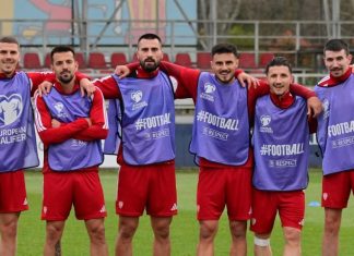 Македонските фудбалери ќе се дружат со навивачите